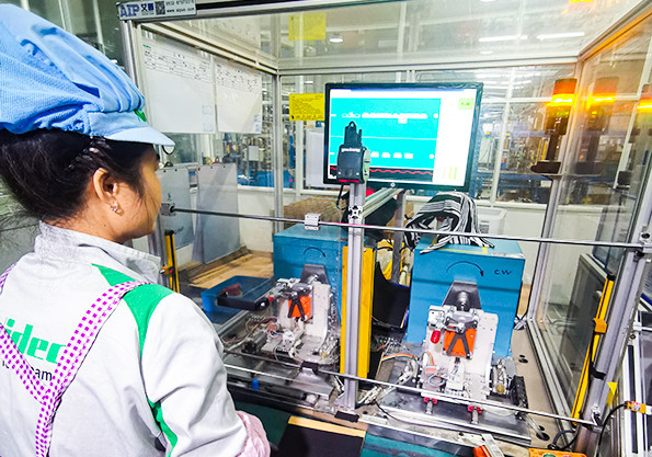 減速機(jī)電機(jī)無(wú)刷加載測(cè)試系統(tǒng)應(yīng)用現(xiàn)場(chǎng)