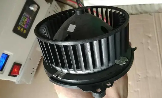 汽車鼓風(fēng)機(jī)電機(jī)工作原理—艾普智能.jpg 汽車鼓風(fēng)機(jī)電機(jī)工作原理—艾普智能.jpg