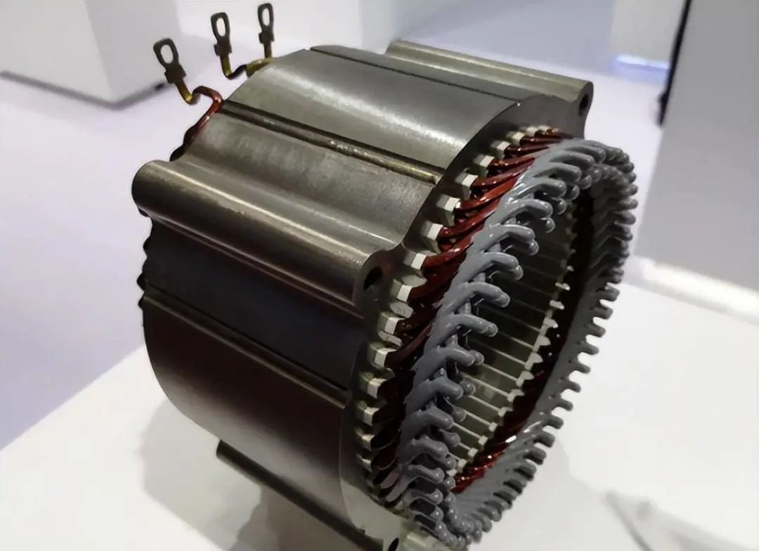 與圓形電機相比,為什么扁線電機更適合新能源汽車領域?—AIP艾普.jpg 與圓形電機相比,為什么扁線電機更適合新能源汽車領域?—AIP艾普.jpg